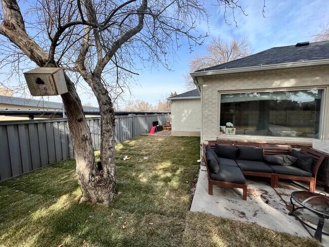 Building Photo - 1647 E Woodland Ave