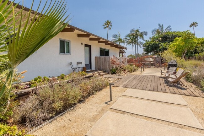 Building Photo - Spectacular Furnished 4 Bedroom/ 3 Bath Mid-Century Modern Retreat in Encinitas