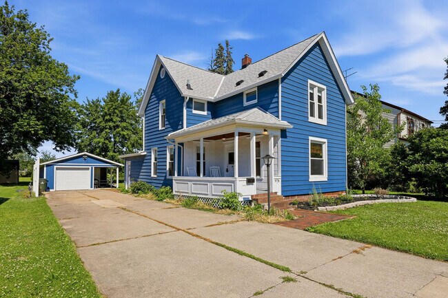Building Photo - 978 State St