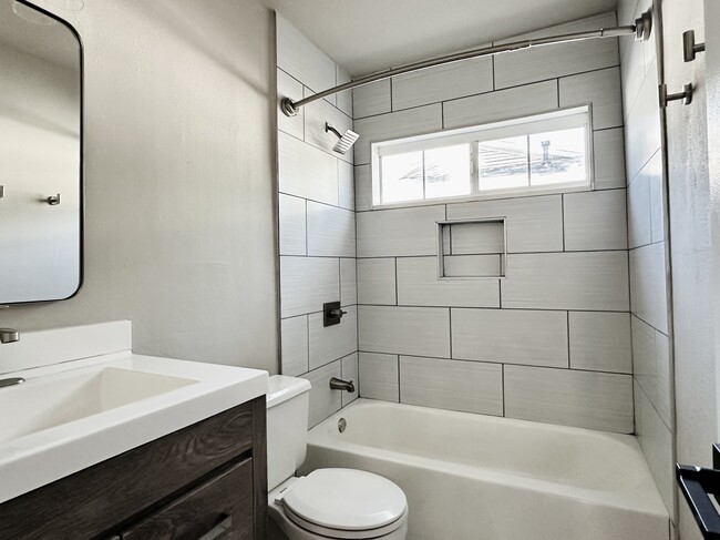 Building Photo - 441 Jolee St