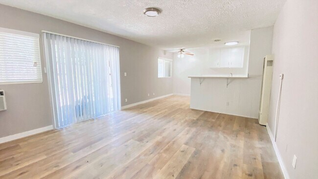 Interior Photo - 15758 Sherman Way