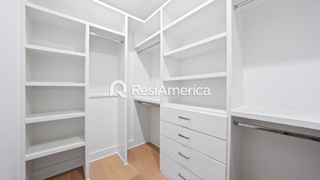 Building Photo - 2024 Construction - Modern 4 bedroom home in Downtown Memphis!!