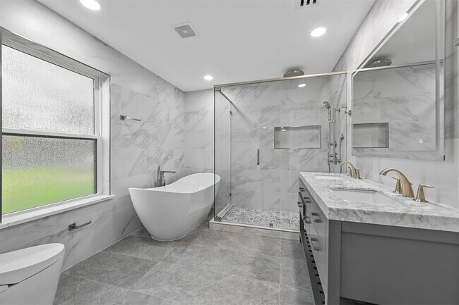 Building Photo - 12417 Quincy Ln