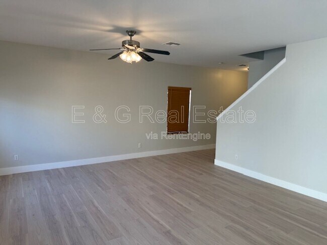 Building Photo - 7042 W Mercer Ln