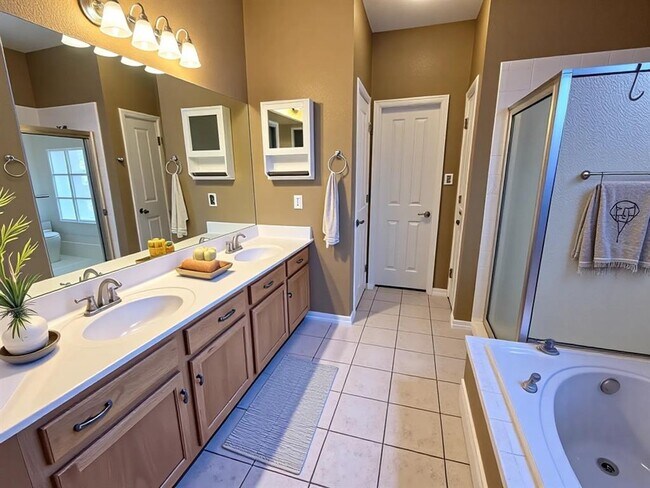 Building Photo - 5000 Tiger Lily Way