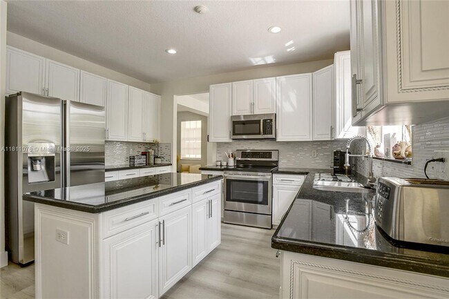 Building Photo - 4322 Fox Ridge Dr