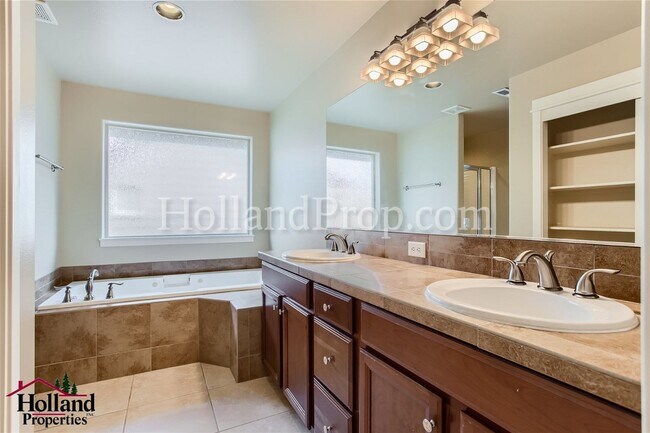 Building Photo - Stunning 3-Bedroom Home in Desirable Orenco Station Community!