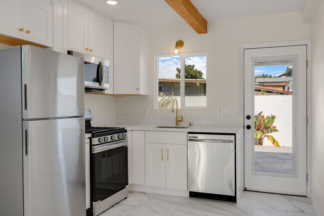 Building Photo - 3650 W 111th Pl