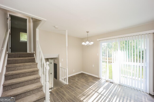 Building Photo - 5285 Chantilly Terrace