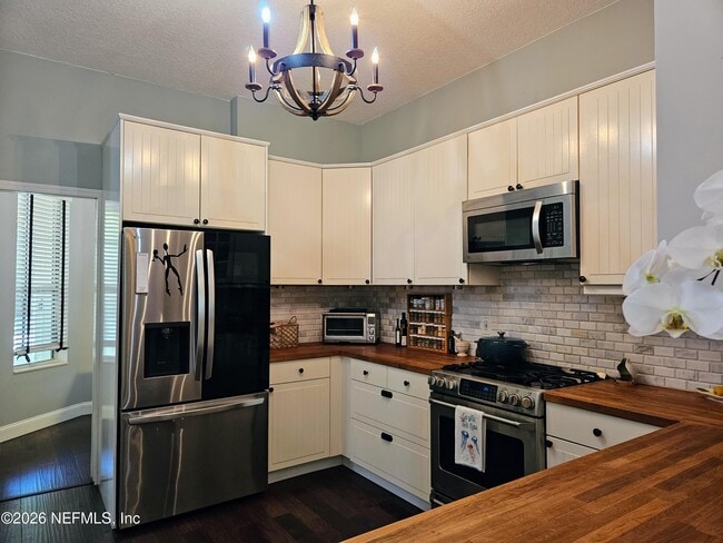 Building Photo - 216 Salt Grass Ct