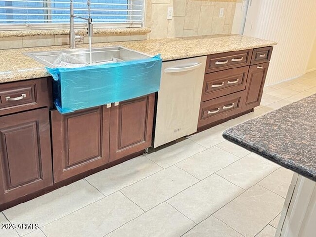 Building Photo - 4816 S Taylor Dr