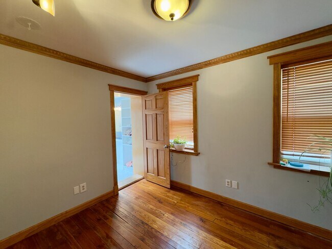 Building Photo - 5 E Randall St