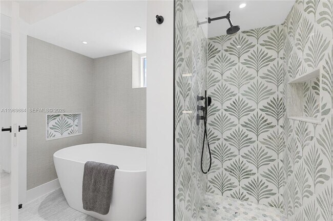 Building Photo - 1800 Sunset Harbour Dr