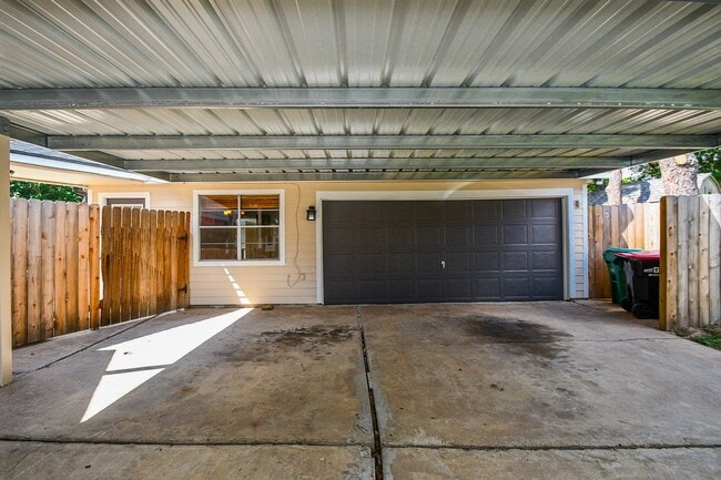 Building Photo - 1006 White Sands Rd