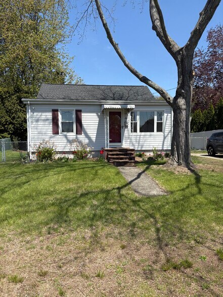 Primary Photo - 29 Bray Ave