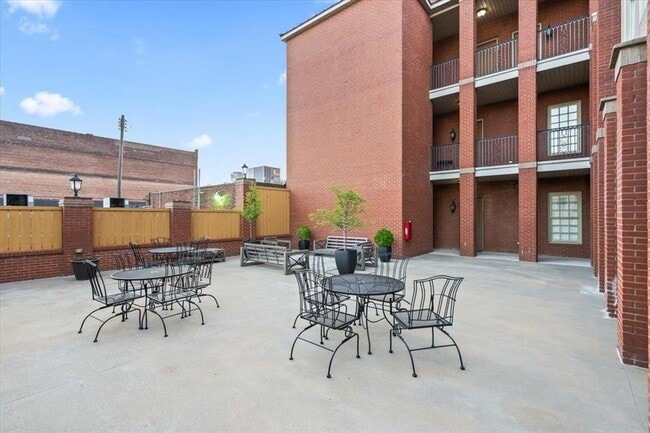 Building Photo - 65 E Pontotoc Ave