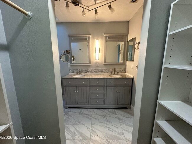 Building Photo - 976 S Fork Cir