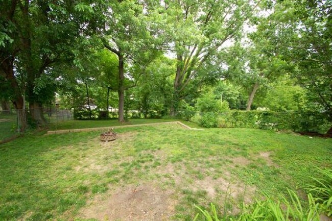 Building Photo - 3516 Central Ave