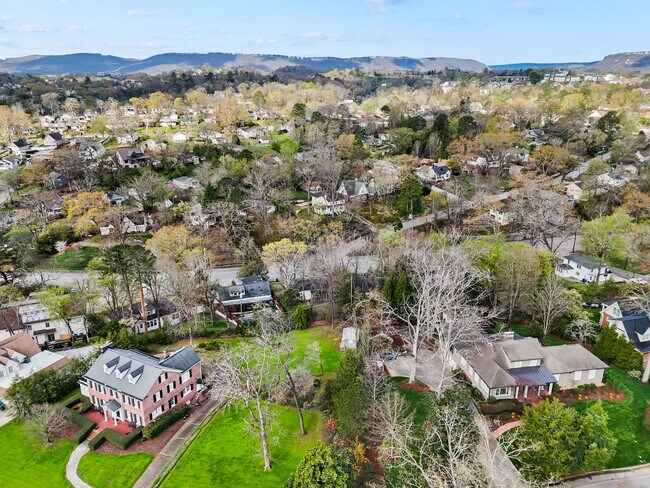 Building Photo - 1504 Hixson Pike