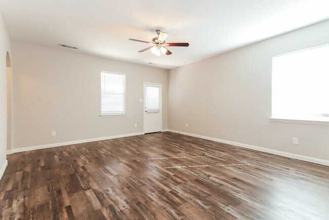 Building Photo - 341 Soap Tree Dr