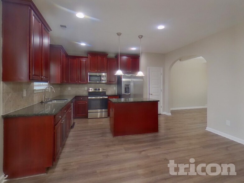 Building Photo - 2752 Huntcliff Dr