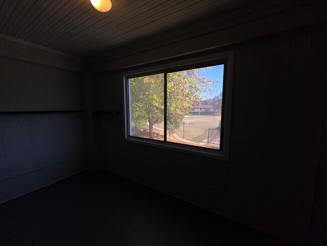 Building Photo - BH-P2P1412-4