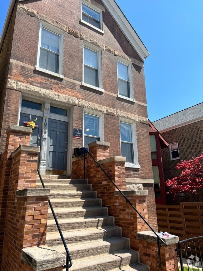 Building Photo - 1839 N Hermitage Ave