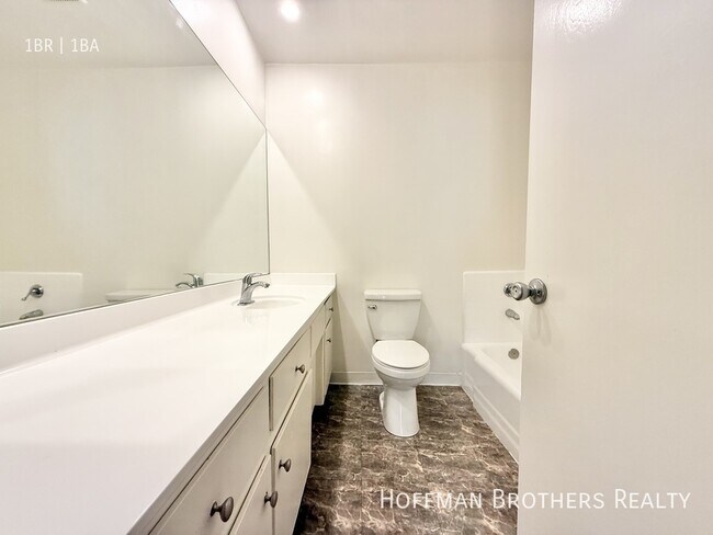 Building Photo - 1432 N Fairfax Ave