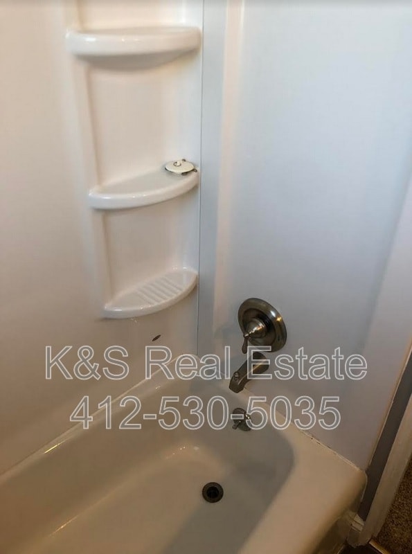 Building Photo - 230 Magazine St