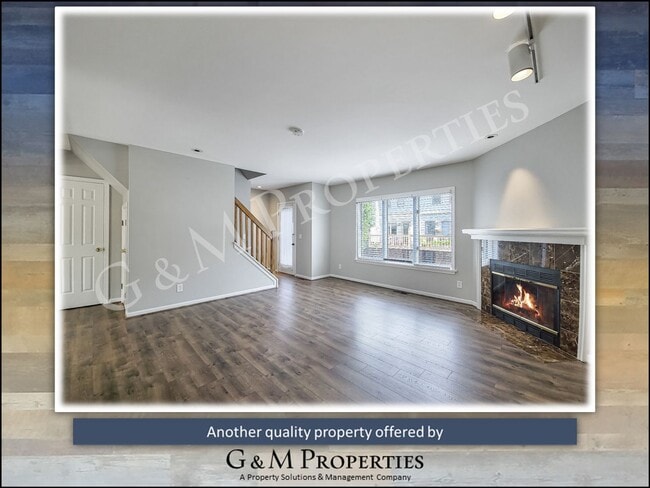 Building Photo - 2-Bd Townhome - On University Avenue!