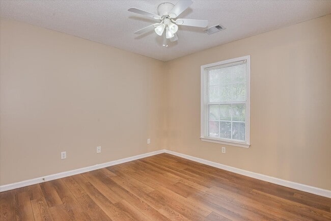 Building Photo - 128 Shelby Dr
