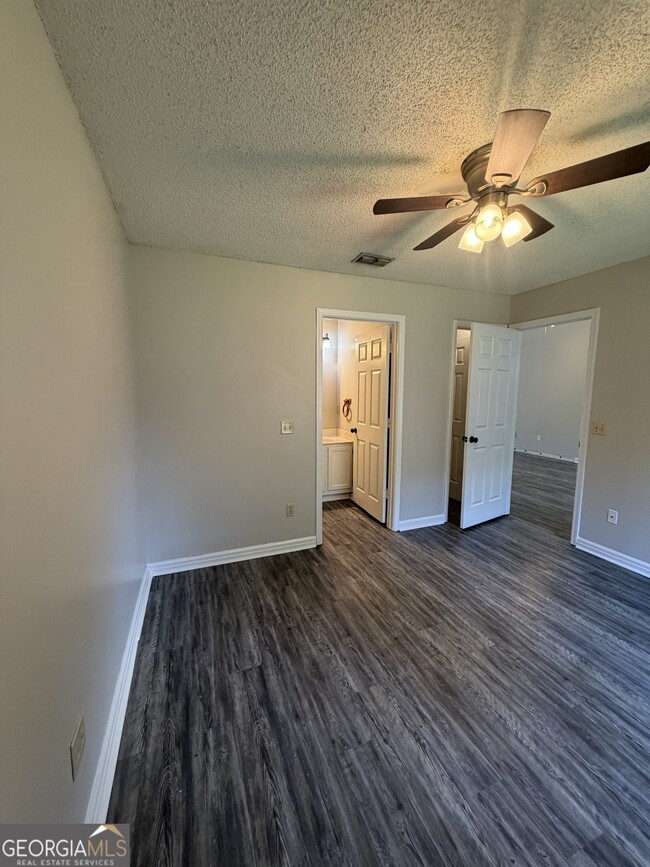 Building Photo - 411 Baltic Ct