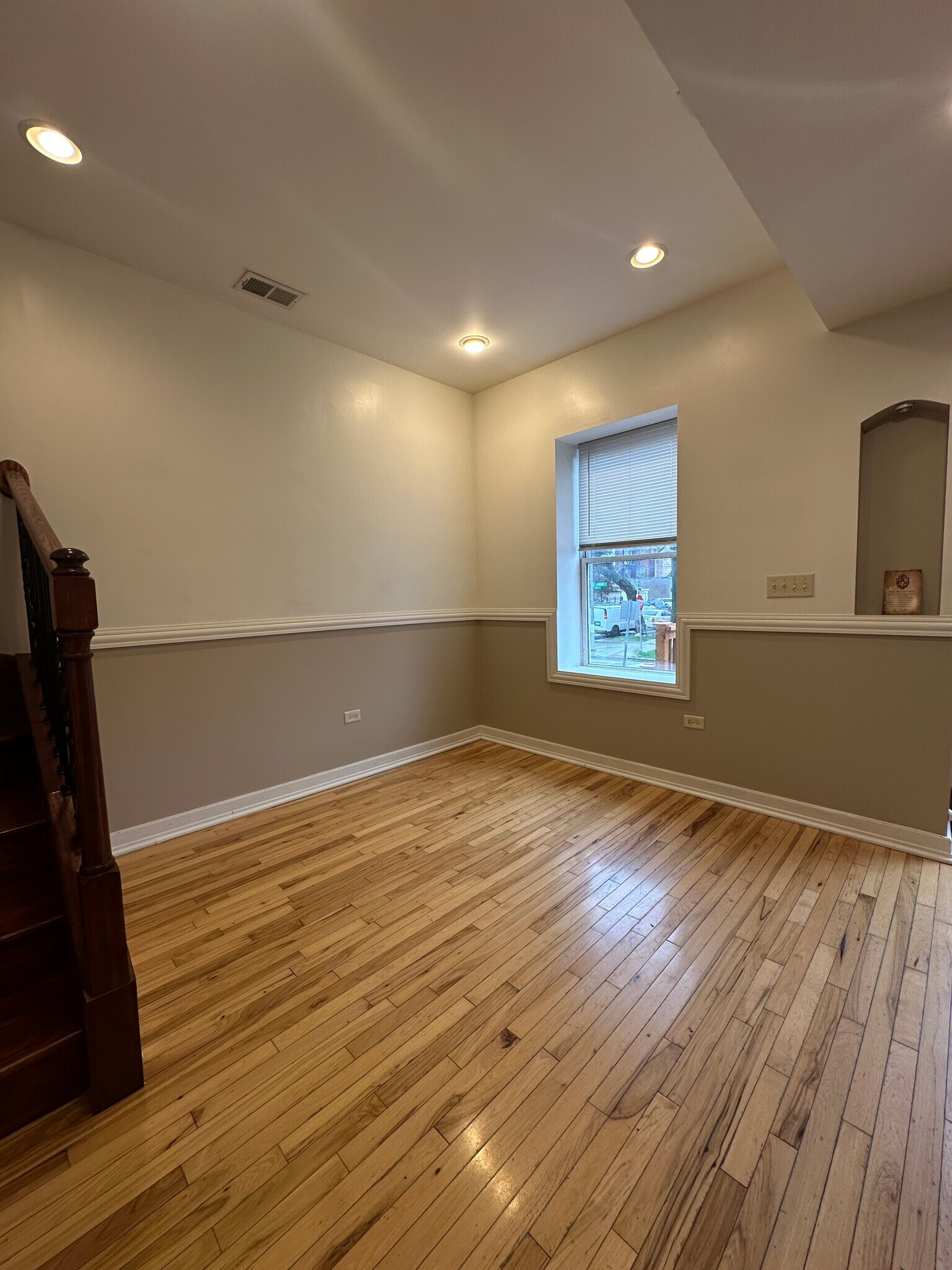 Living room - 3002 S Homan Ave
