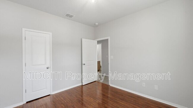 Building Photo - 1035 Cedar Grove Trail