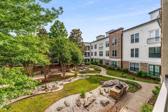 Building Photo - Renovated Corner Condo, Move-In Ready!