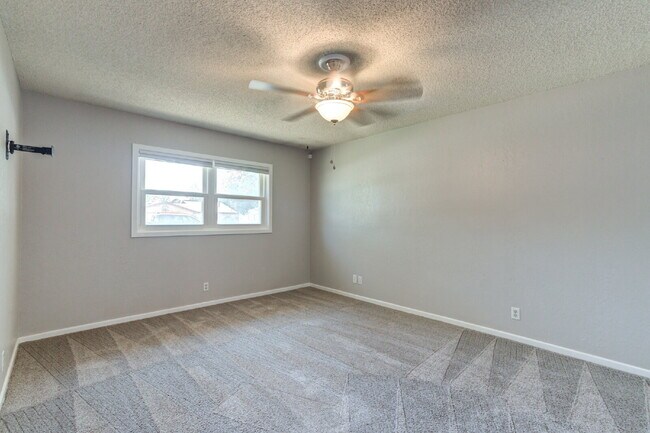 Building Photo - Renovated Three-Bedroom home in Central Lu...