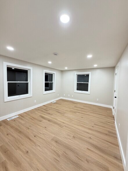 Building Photo - 4 Stratton Ln