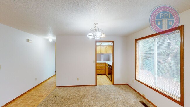 Building Photo - Single Level Ranch, Central Air, Large Yar...