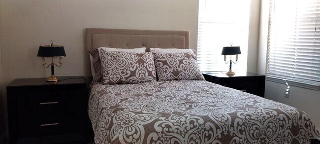 Building Photo - 5641 Hidden Oak Ct