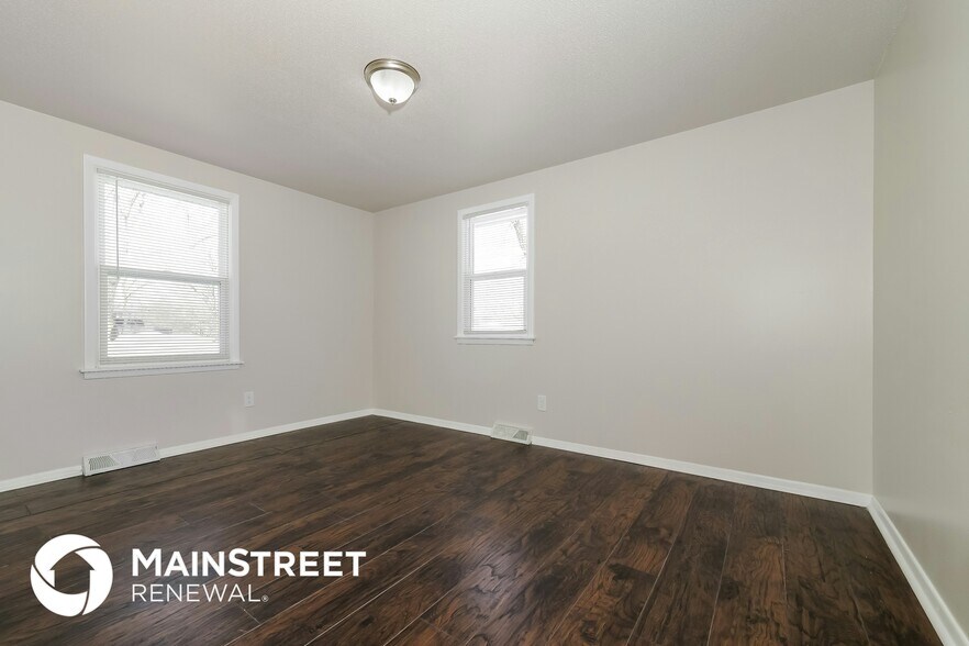 Building Photo - 11515 N Charlotte St