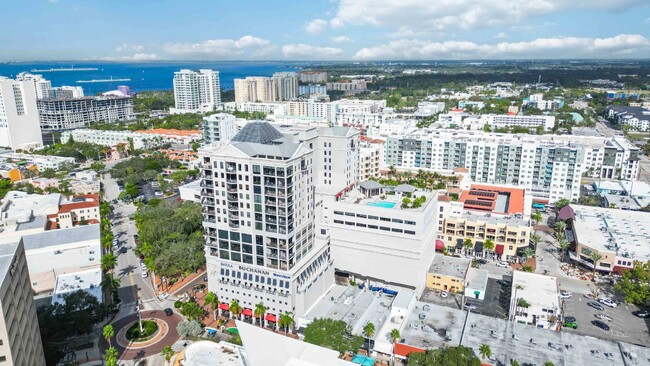 Building Photo - "Luxurious 3-Bed Sarasota Penthouse with S...