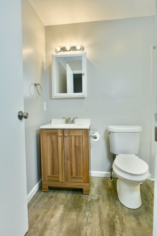 Building Photo - 226-228 W Park Ave