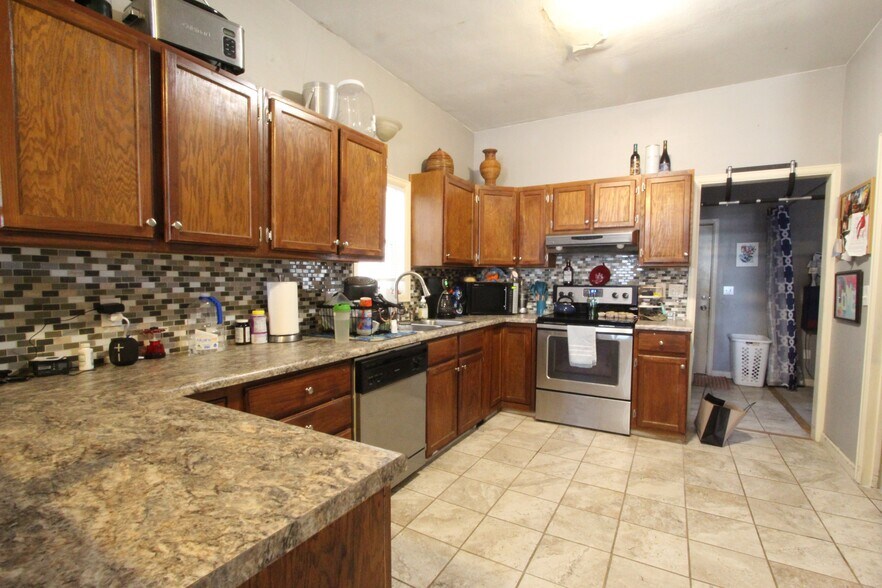 Building Photo - 4413 Umatilla St