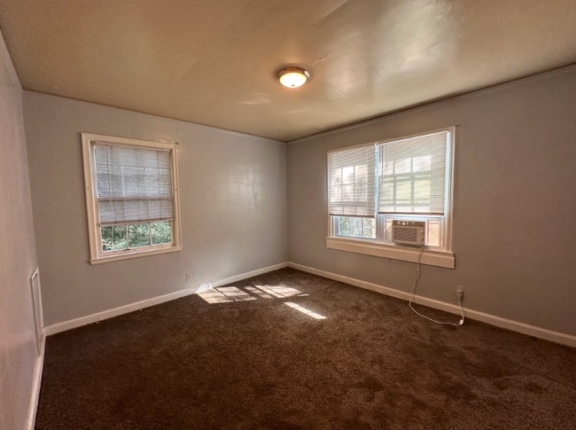 Building Photo - 451 Durand Dr NE