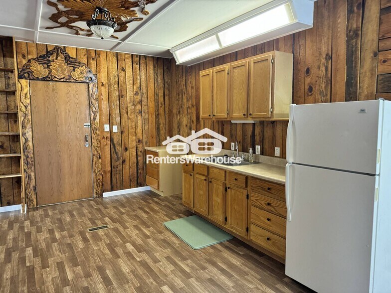 Building Photo - 227 E Marceau St