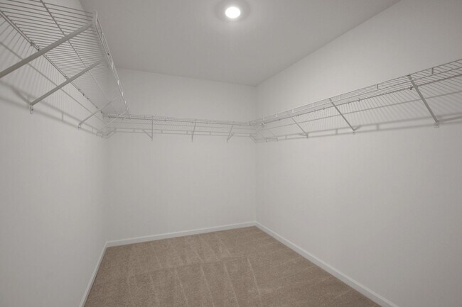 Building Photo - Stunning 4BR House in Hampton