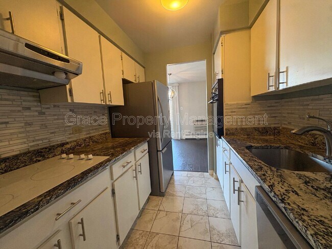 Building Photo - 407 Eudora St