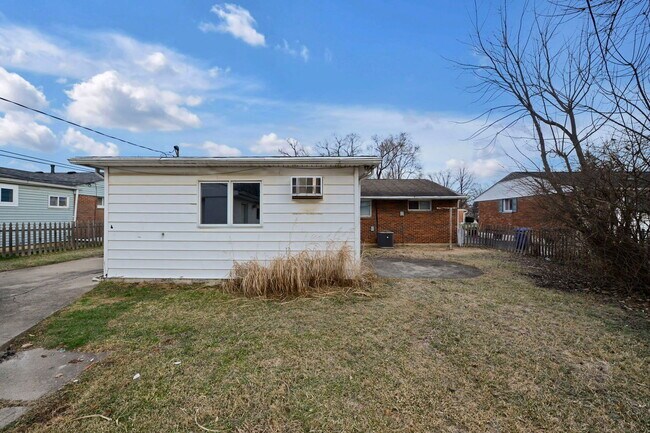 Building Photo - 2137 Toni St