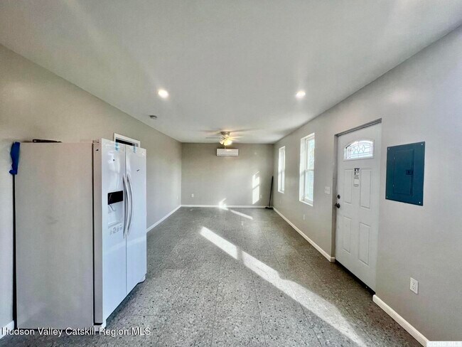 Building Photo - 555 Green Lake Rd