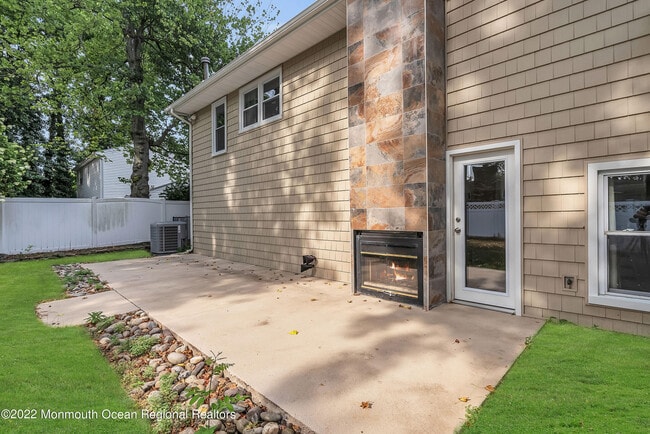 Building Photo - 1802 Holbrook St